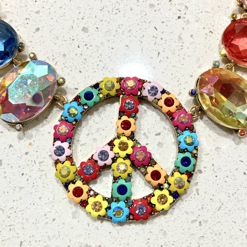Betsey Johnson peace sign bold daisy floral jeweled statement necklace NWT - Picture 3 of 13